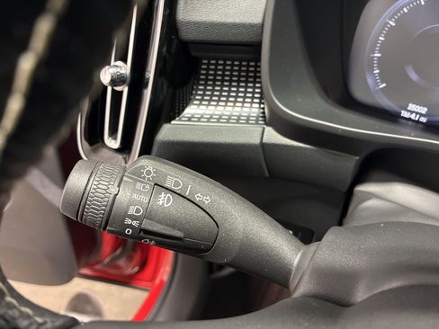 Used 2021 Volvo XC40 T5 R-Design w/ Advanced Package image 9