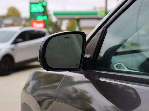 Used 2018 Jeep Compass Sport image 27