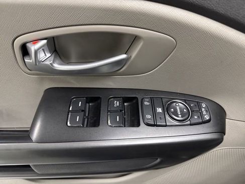 Used 2018 Kia Sedona LX w/ LX Essentials Premium Package image 27