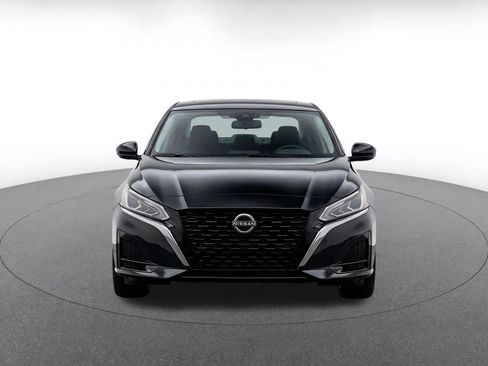 Used 2025 Nissan Altima 2.5 SV FWD image 2