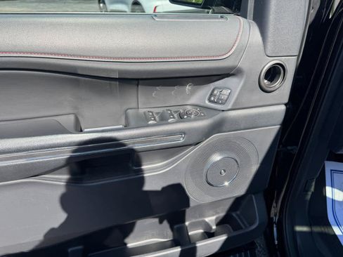 Used 2024 Ford Expedition Limited AWD/4WD image 24