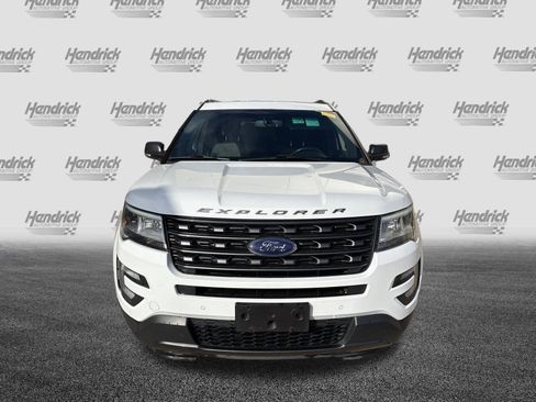 Used 2017 Ford Explorer XLT w/ Equipment Group 202A image 3