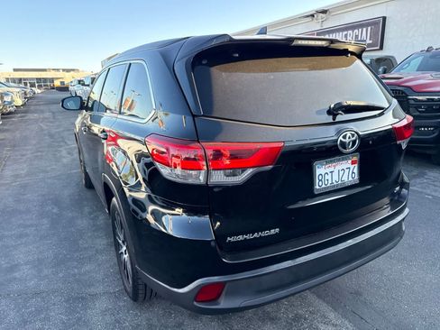 Used 2018 Toyota Highlander SE FWD image 18