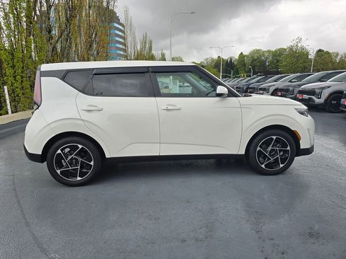 Certified 2023 Kia Soul EX FWD image 3
