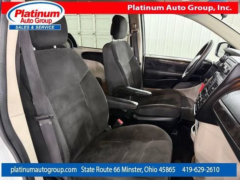 Used 2017 Dodge Grand Caravan SE FWD image 36