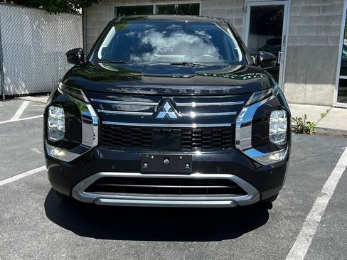 Used 2025 Mitsubishi Outlander SE AWD/4WD image 2
