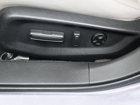 Used 2019 Honda Accord Touring image 11