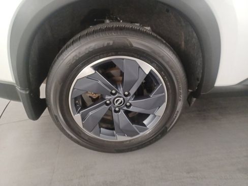 Used 2024 Nissan Rogue SV FWD image 9