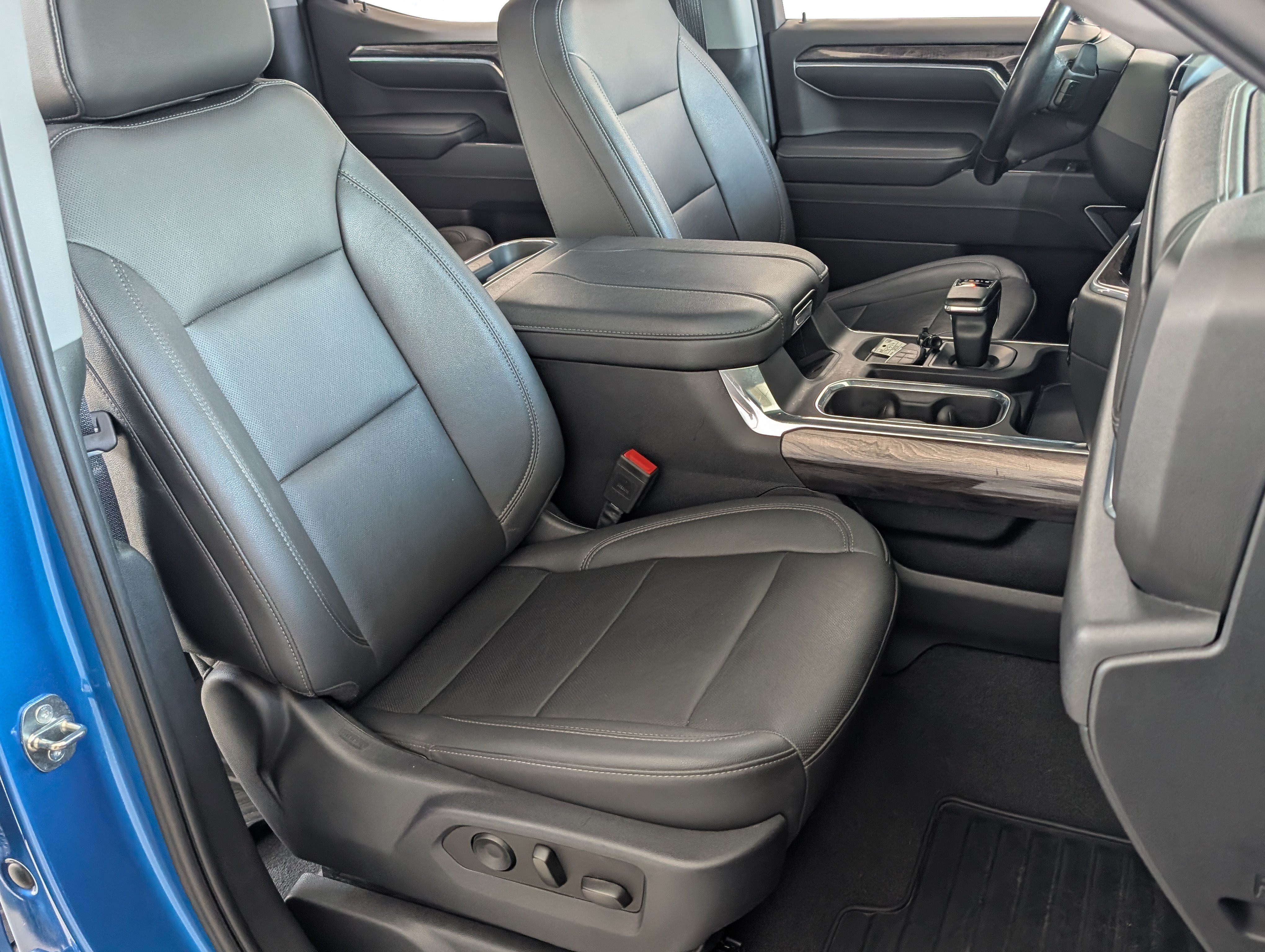 Used 2023 Chevrolet Silverado 1500 LTZ w/ LTZ Convenience Package II AWD/4WD image 21