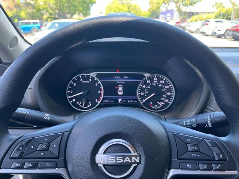 Used 2025 Nissan Sentra SV FWD image 25