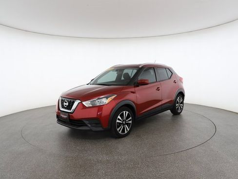 Used 2020 Nissan Kicks SV image 2
