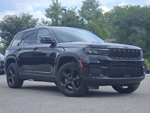 Used 2023 Jeep Grand Cherokee Altitude AWD/4WD image 1