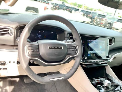 Used 2022 Jeep Wagoneer Series I AWD/4WD image 30