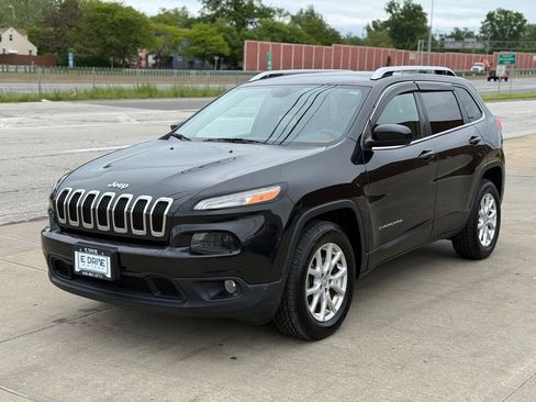 Used 2016 Jeep Cherokee Latitude w/ Cold Weather Group AWD/4WD image 2