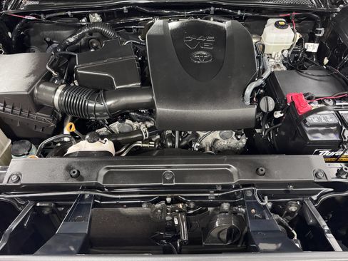 Used 2021 Toyota Tacoma TRD Off-Road AWD/4WD image 18