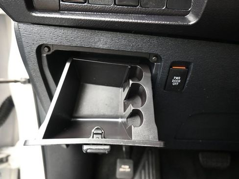 Used 2016 Toyota Sienna SE Premium w/ Protection Package FWD image 29