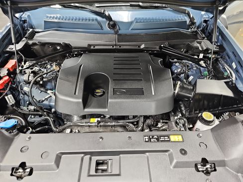 Used 2025 Land Rover Defender 90 X-Dynamic SE image 33