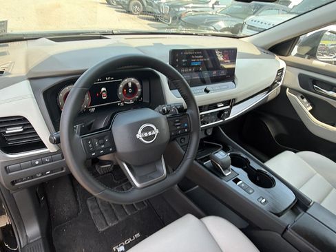 Used 2025 Nissan Rogue SL w/ SL Premium Package FWD image 25