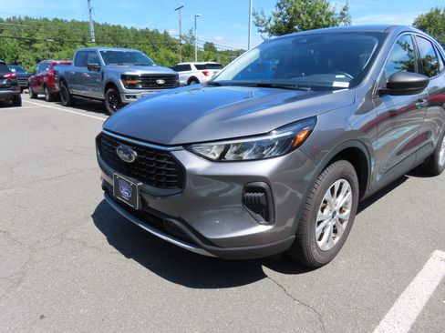 Used 2024 Ford Escape Active AWD/4WD image 9
