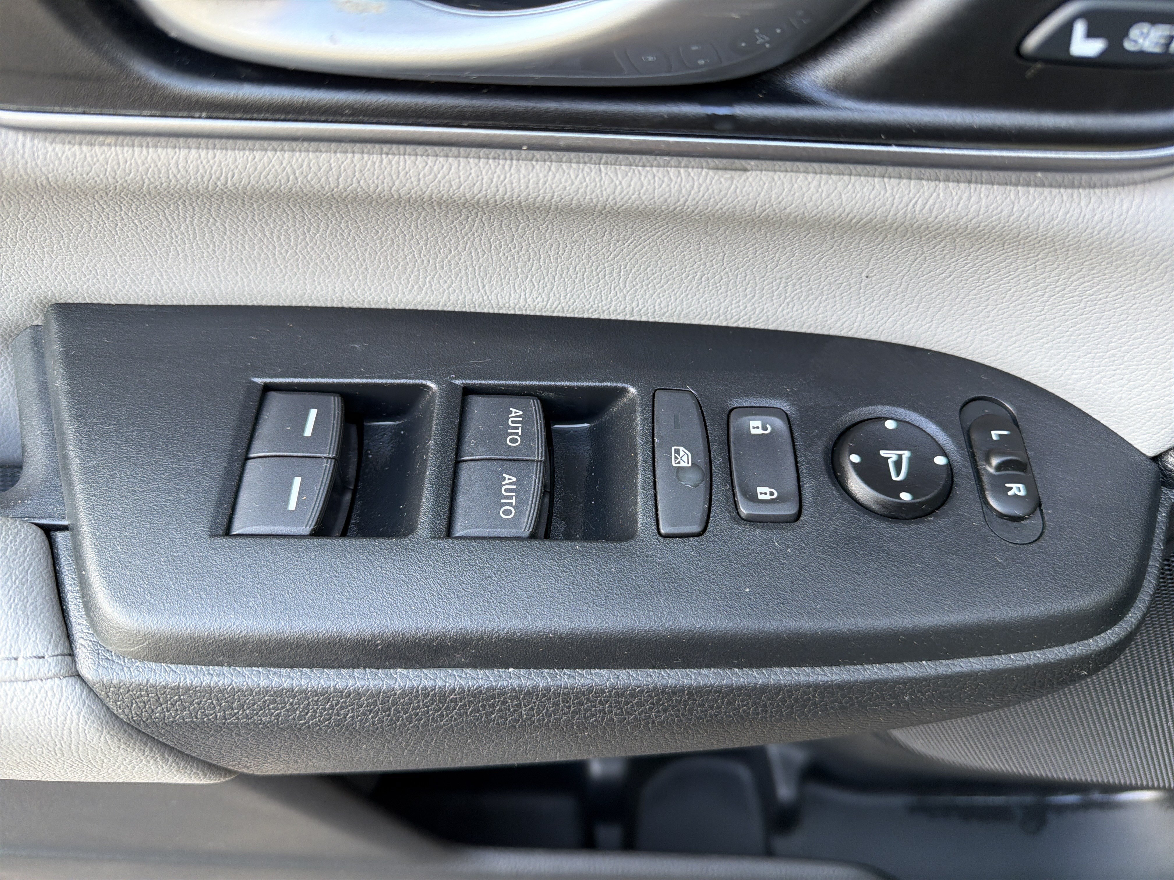 Used 2018 Honda CR-V Touring image 14