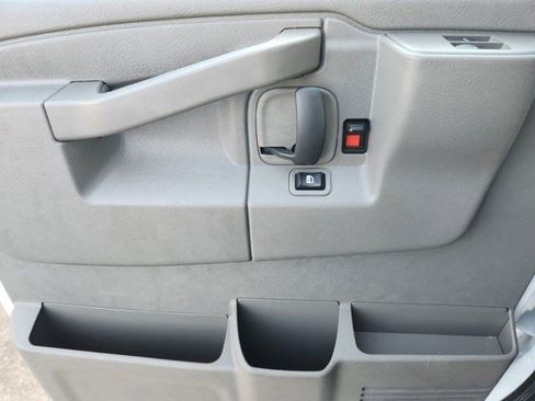 Used 2025 Chevrolet Express 3500 w/ Power Convenience Package image 27