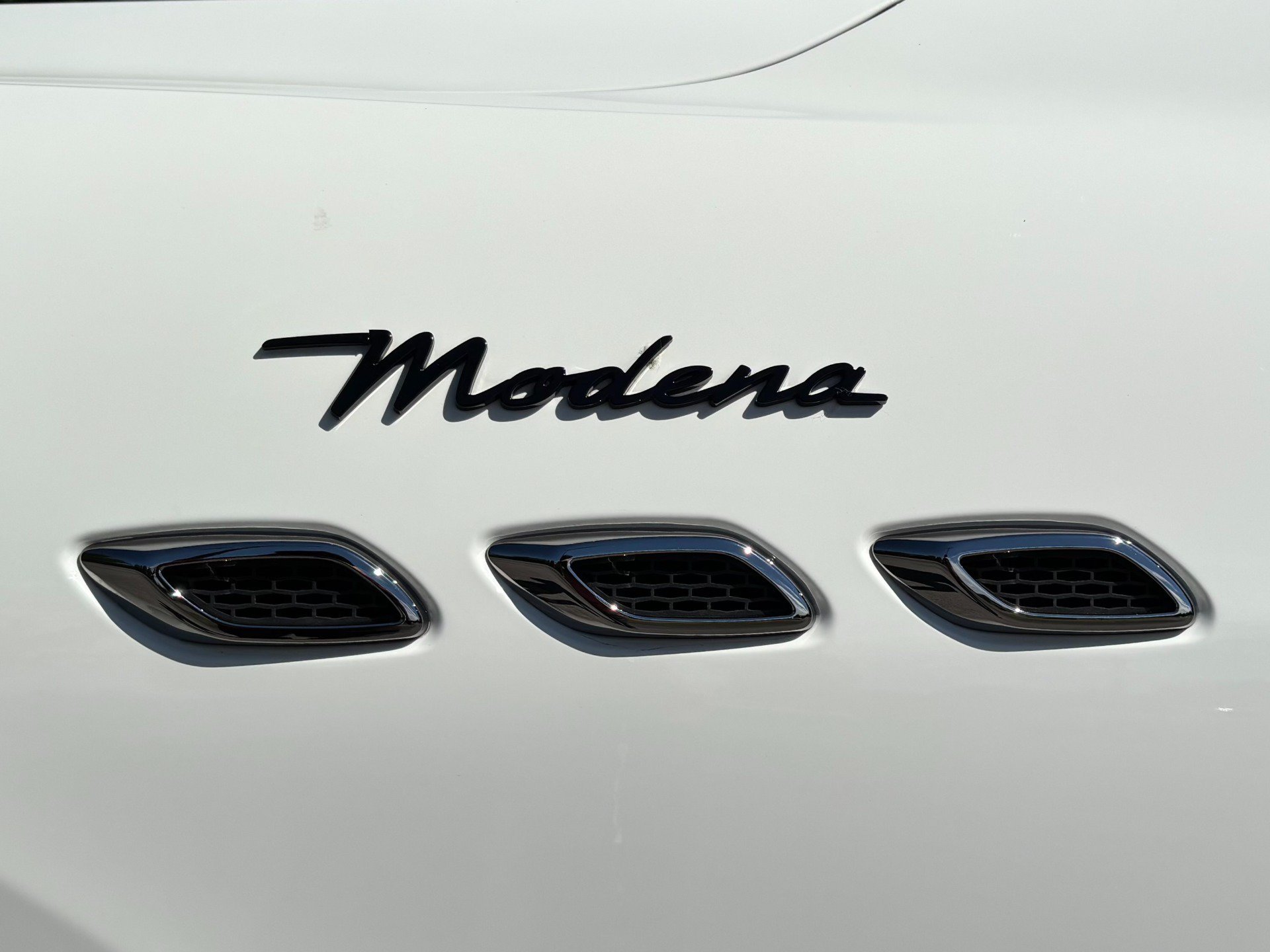 Used 2022 Maserati Levante Modena AWD/4WD image 17