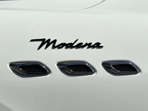 Used 2022 Maserati Levante Modena AWD/4WD image 17