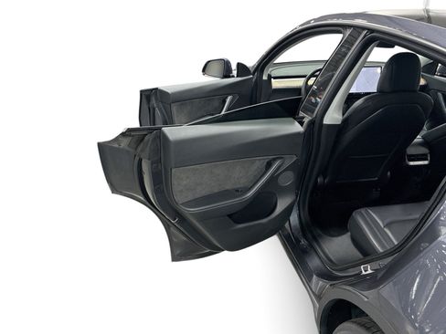 Certified 2021 Tesla Model Y Long Range AWD/4WD image 10