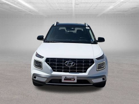 Used 2025 Hyundai Venue Limited FWD image 9