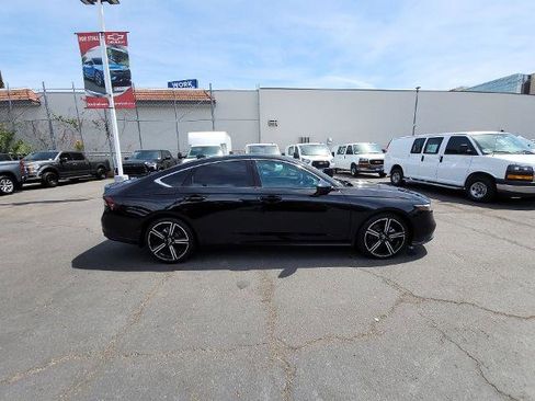 Used 2023 Honda Accord Sport image 9