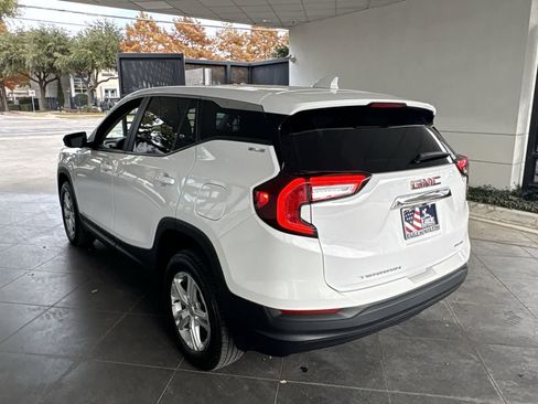 Used 2024 GMC Terrain SLE image 4