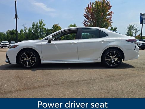 Used 2023 Toyota Camry SE FWD image 4