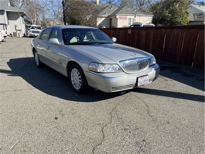 Used 2005 Lincoln Town Car Signature