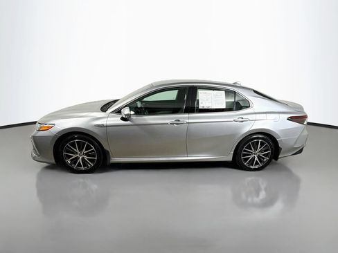 Certified 2021 Toyota Camry XLE w/ Cold Weather Package FWD image 4