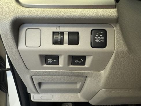 Used 2015 Subaru Forester 2.5i Touring w/ Eyesight & Navigation System AWD/4WD image 27