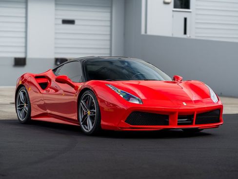 Used 2017 Ferrari 488 GTB image 8