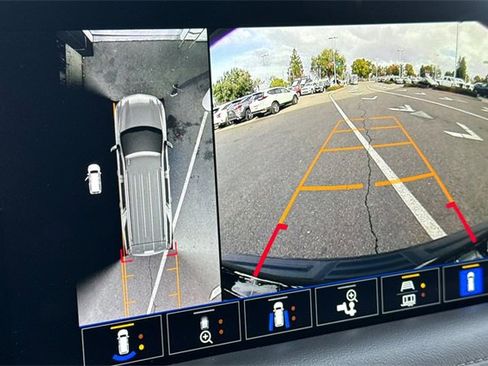 Used 2022 Chevrolet Tahoe LT w/ Luxury Package image 28