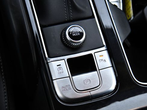 Used 2025 Kia Telluride LX FWD image 28
