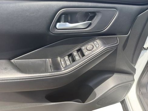 Used 2025 Nissan Rogue SV AWD/4WD image 12