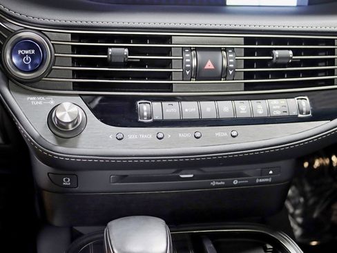 Used 2018 Lexus LS 500h AWD w/ Accessory Package (Z2) image 25