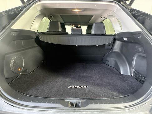 Used 2021 Toyota RAV4 Limited AWD/4WD image 30