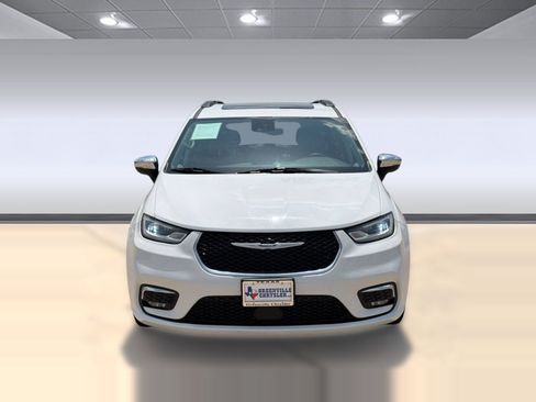 Used 2023 Chrysler Pacifica Limited FWD image 6