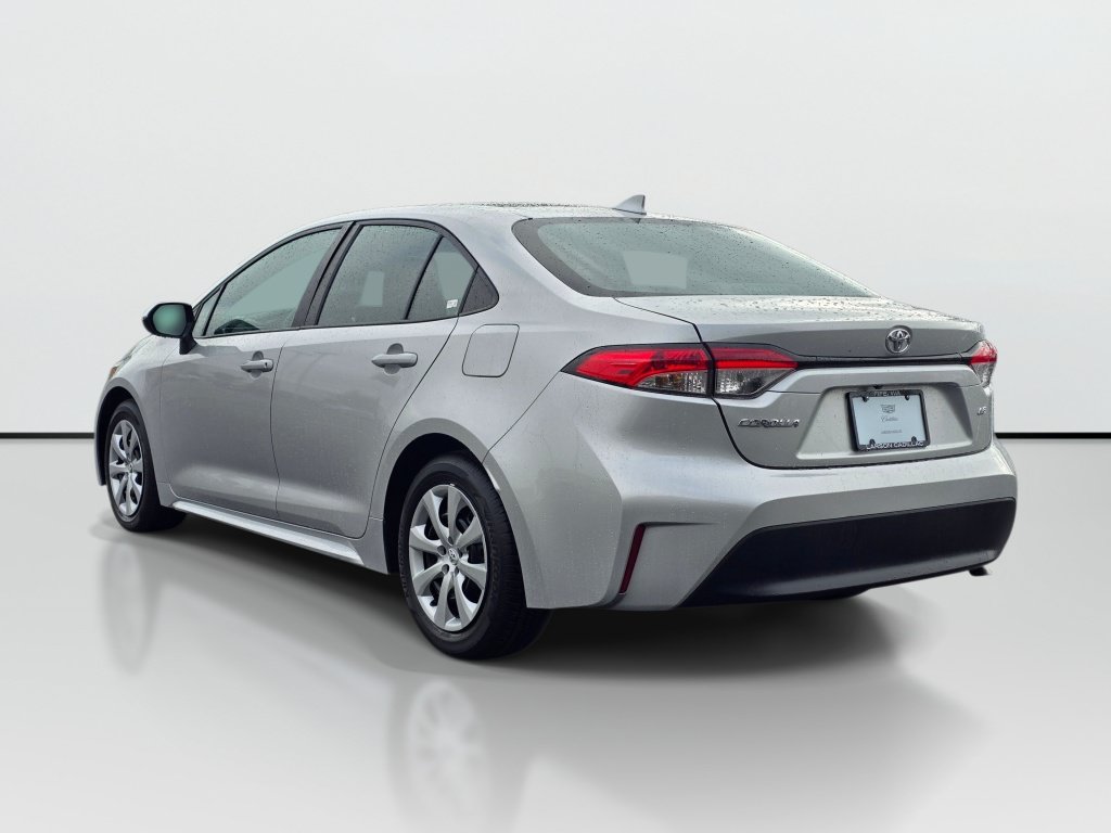 Used 2025 Toyota Corolla LE FWD image 4