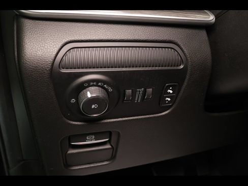 Used 2022 Jeep Wagoneer Series III w/ Premium Group I AWD/4WD image 29