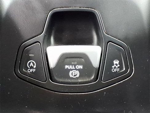 Certified 2023 Jeep Renegade Latitude w/ Premium Group image 19