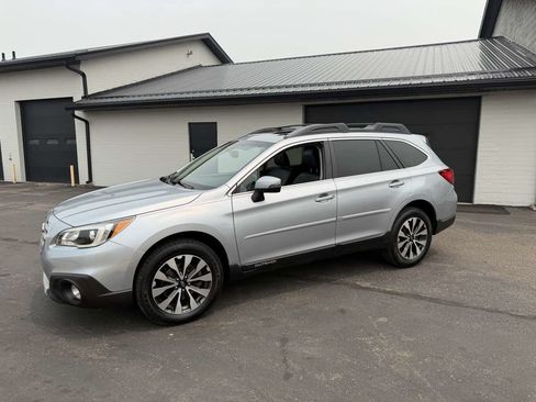 Used 2016 Subaru Outback 2.5i Limited AWD/4WD image 2