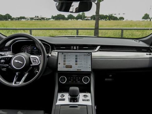 Used 2025 Jaguar F-PACE R-Dynamic S AWD/4WD image 17