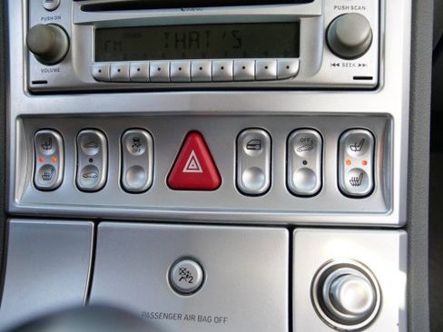 Used 2006 Chrysler Crossfire Limited image 15