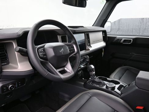 New 2025 Ford Bronco Outer Banks image 18