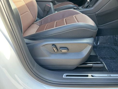 Used 2024 Volkswagen Tiguan SEL R-Line image 44